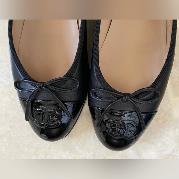 Chanel Ballet Flats Lambskin & Patent Calfskin - Picture 6 of 16